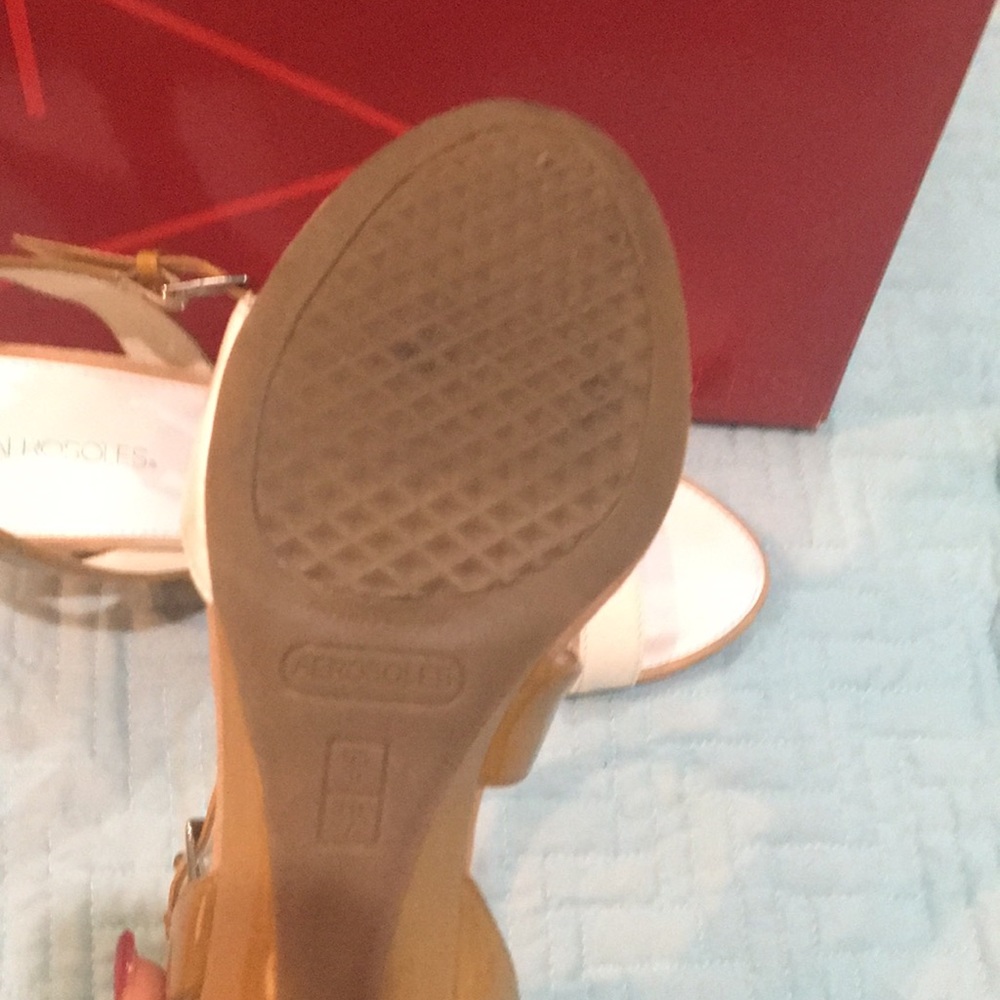 Gently used Aerosole who knew tan combo sandals - Picture 2 of 3